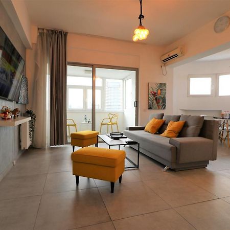 Serenity Heights Apartment: A Panoramic Haven Near Old Town - Free Minibar บูคาเรสต์ ภายนอก รูปภาพ
