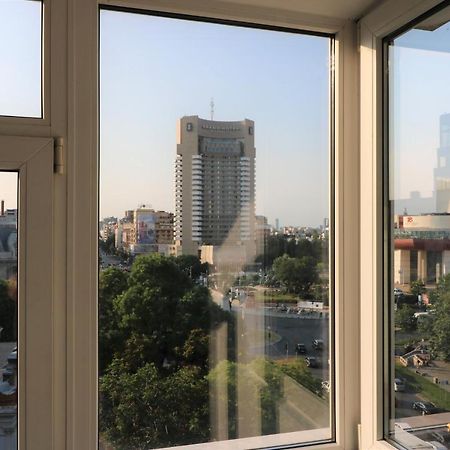 Serenity Heights Apartment: A Panoramic Haven Near Old Town - Free Minibar บูคาเรสต์ ภายนอก รูปภาพ