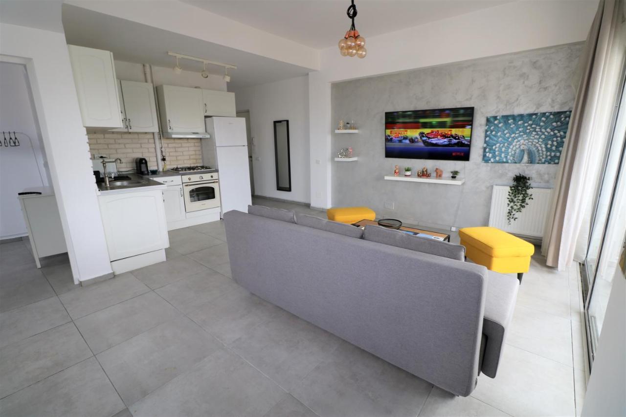 Serenity Heights Apartment: A Panoramic Haven Near Old Town - Free Minibar บูคาเรสต์ ภายนอก รูปภาพ