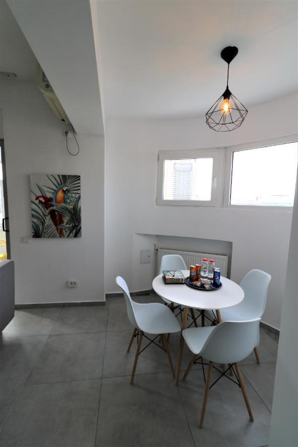 Serenity Heights Apartment: A Panoramic Haven Near Old Town - Free Minibar บูคาเรสต์ ภายนอก รูปภาพ