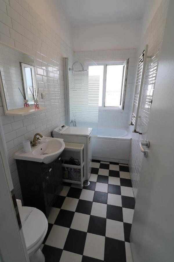 Serenity Heights Apartment: A Panoramic Haven Near Old Town - Free Minibar บูคาเรสต์ ภายนอก รูปภาพ