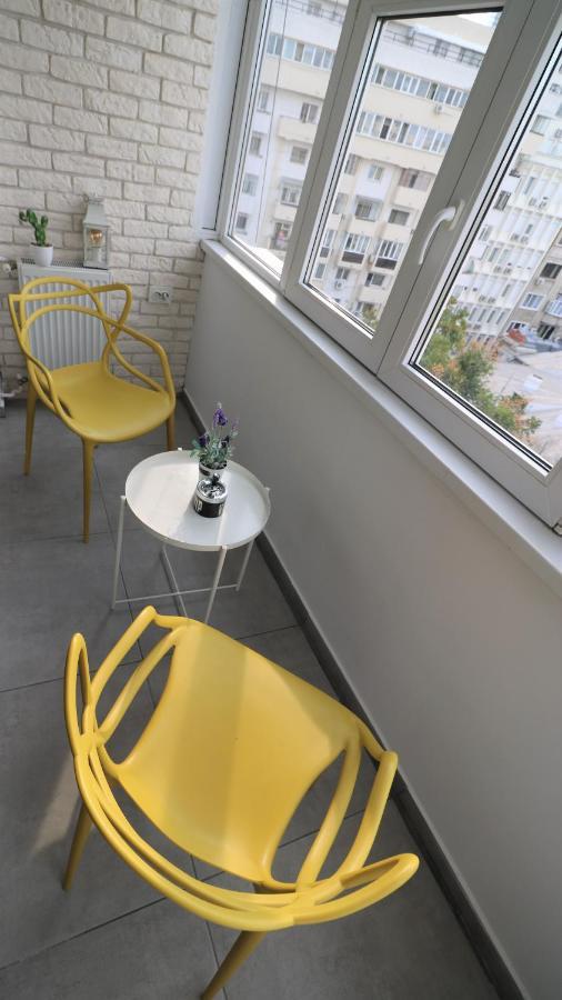 Serenity Heights Apartment: A Panoramic Haven Near Old Town - Free Minibar บูคาเรสต์ ภายนอก รูปภาพ