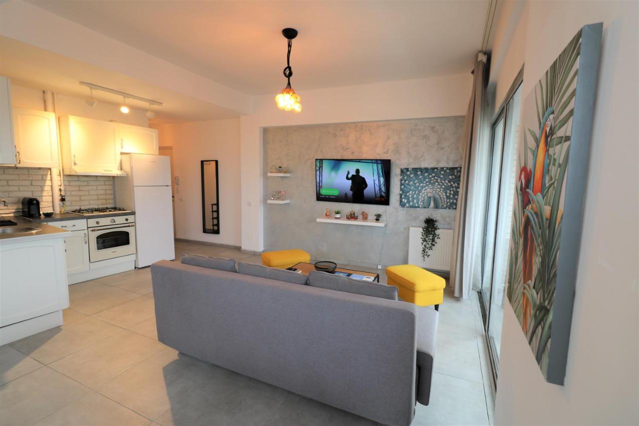 Serenity Heights Apartment: A Panoramic Haven Near Old Town - Free Minibar บูคาเรสต์ ภายนอก รูปภาพ
