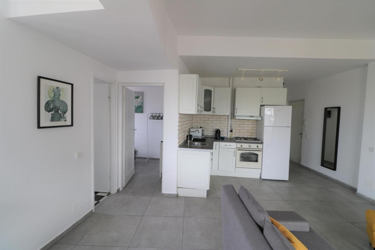 Serenity Heights Apartment: A Panoramic Haven Near Old Town - Free Minibar บูคาเรสต์ ภายนอก รูปภาพ