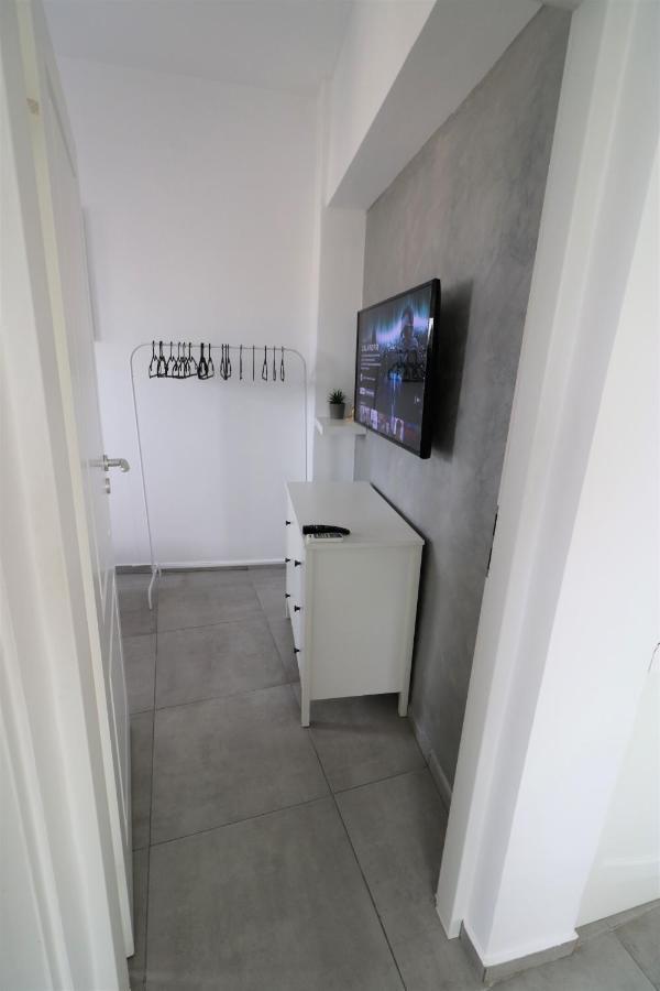 Serenity Heights Apartment: A Panoramic Haven Near Old Town - Free Minibar บูคาเรสต์ ภายนอก รูปภาพ