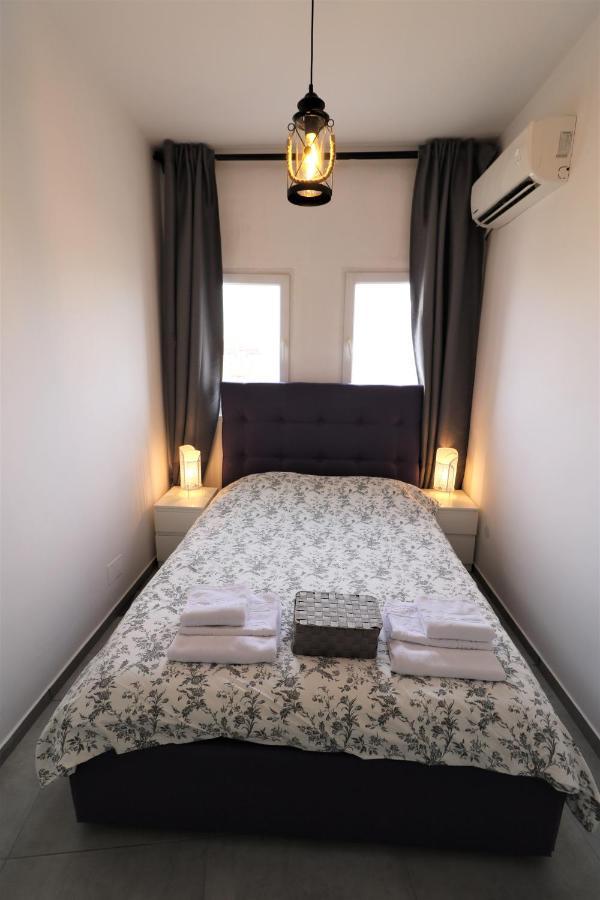 Serenity Heights Apartment: A Panoramic Haven Near Old Town - Free Minibar บูคาเรสต์ ภายนอก รูปภาพ