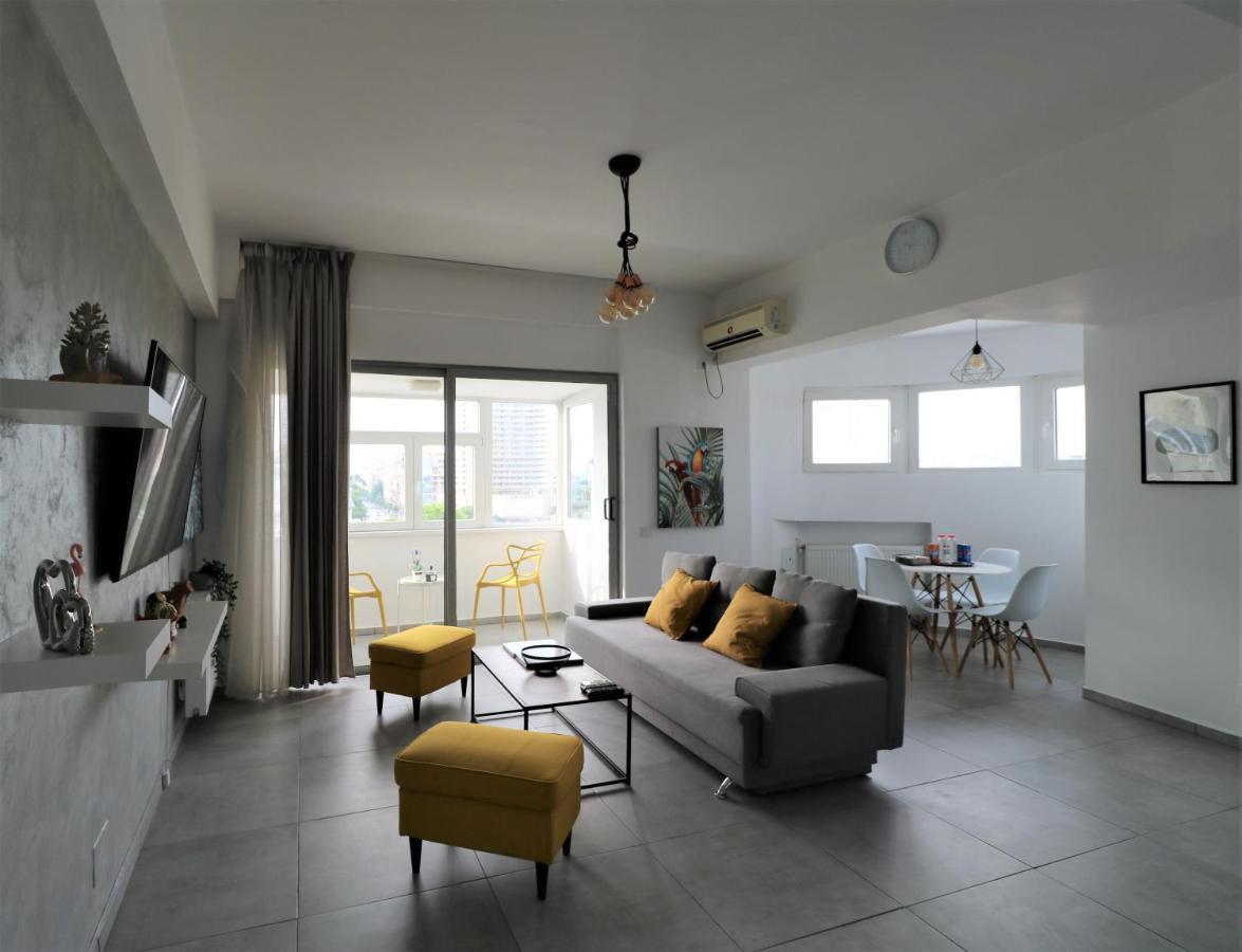 Serenity Heights Apartment: A Panoramic Haven Near Old Town - Free Minibar บูคาเรสต์ ภายนอก รูปภาพ