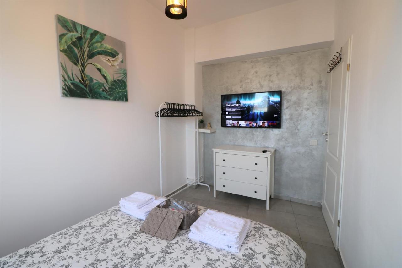 Serenity Heights Apartment: A Panoramic Haven Near Old Town - Free Minibar บูคาเรสต์ ภายนอก รูปภาพ