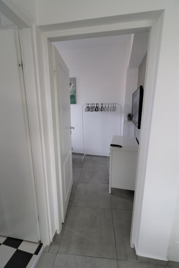 Serenity Heights Apartment: A Panoramic Haven Near Old Town - Free Minibar บูคาเรสต์ ภายนอก รูปภาพ
