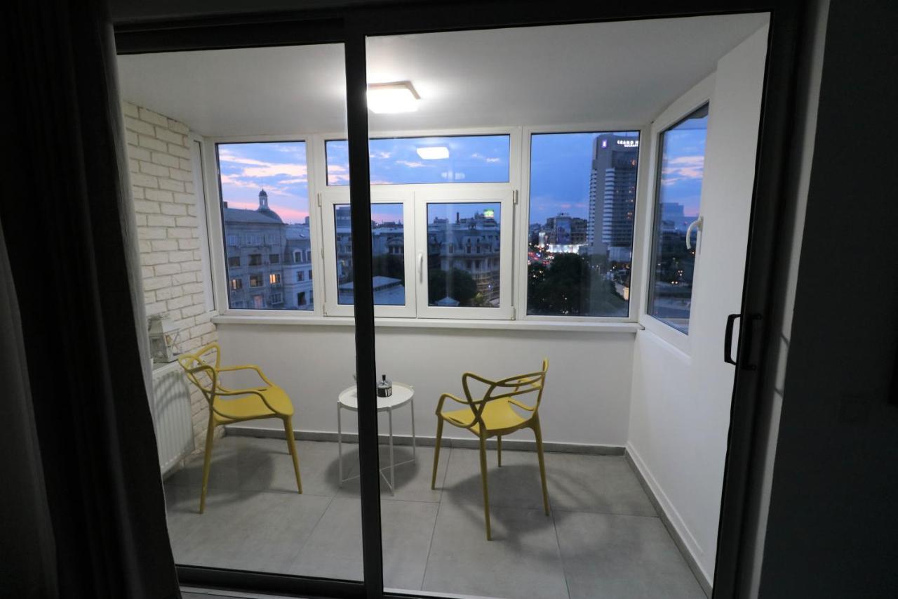 Serenity Heights Apartment: A Panoramic Haven Near Old Town - Free Minibar บูคาเรสต์ ภายนอก รูปภาพ