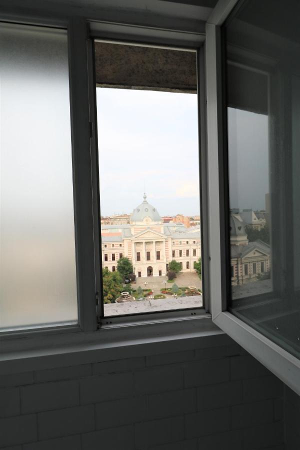 Serenity Heights Apartment: A Panoramic Haven Near Old Town - Free Minibar บูคาเรสต์ ภายนอก รูปภาพ