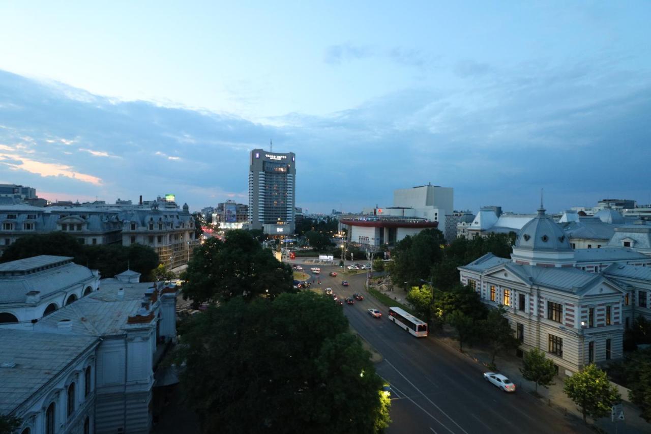 Serenity Heights Apartment: A Panoramic Haven Near Old Town - Free Minibar บูคาเรสต์ ภายนอก รูปภาพ