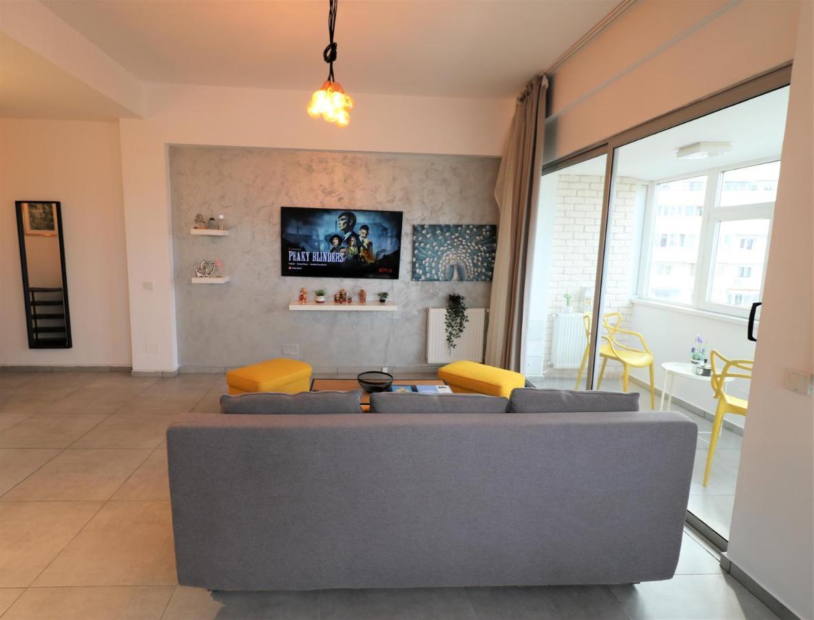 Serenity Heights Apartment: A Panoramic Haven Near Old Town - Free Minibar บูคาเรสต์ ภายนอก รูปภาพ