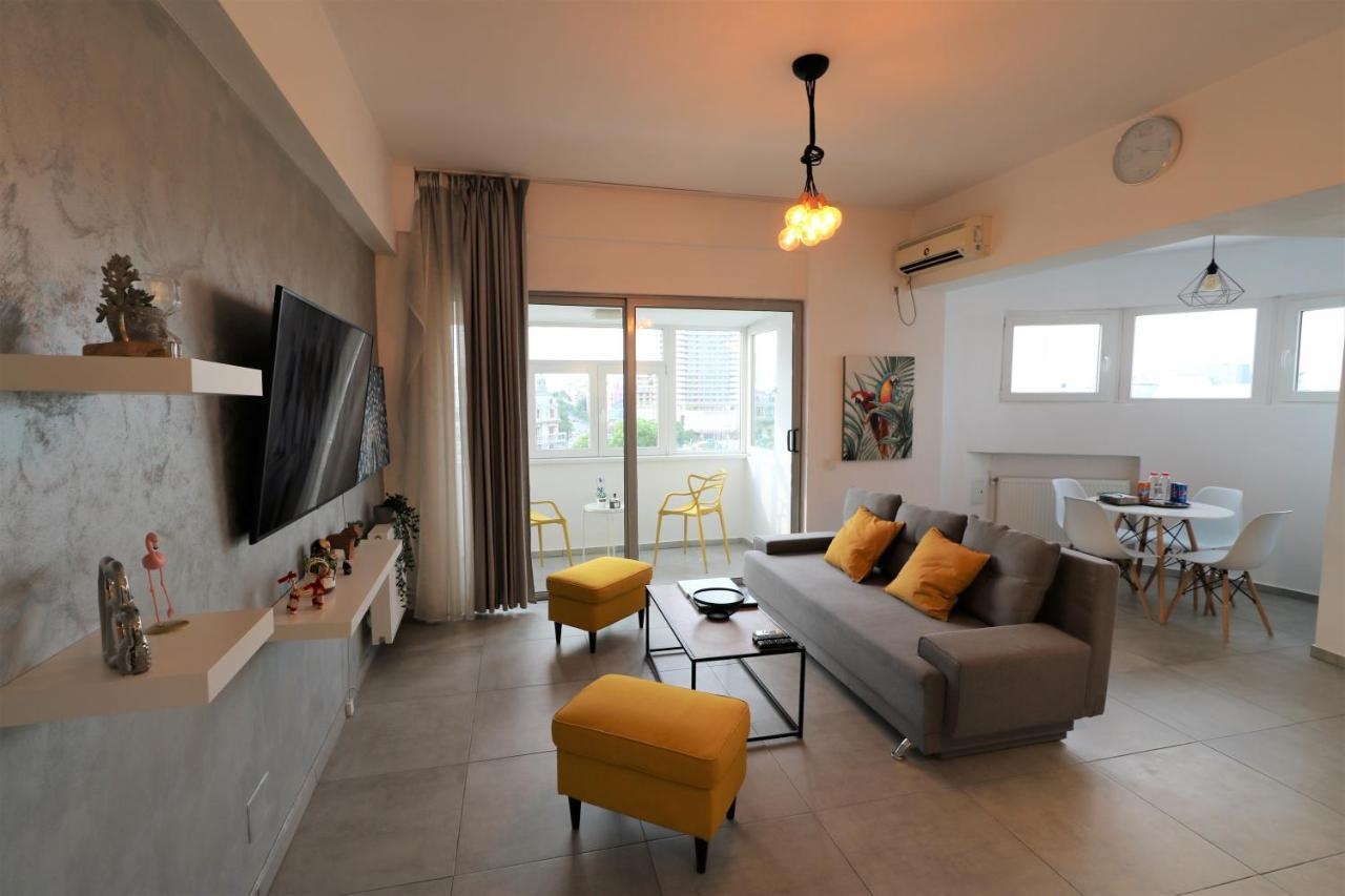 Serenity Heights Apartment: A Panoramic Haven Near Old Town - Free Minibar บูคาเรสต์ ภายนอก รูปภาพ