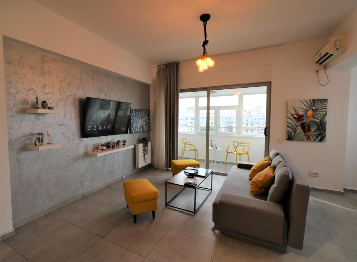 Serenity Heights Apartment: A Panoramic Haven Near Old Town - Free Minibar บูคาเรสต์ ภายนอก รูปภาพ