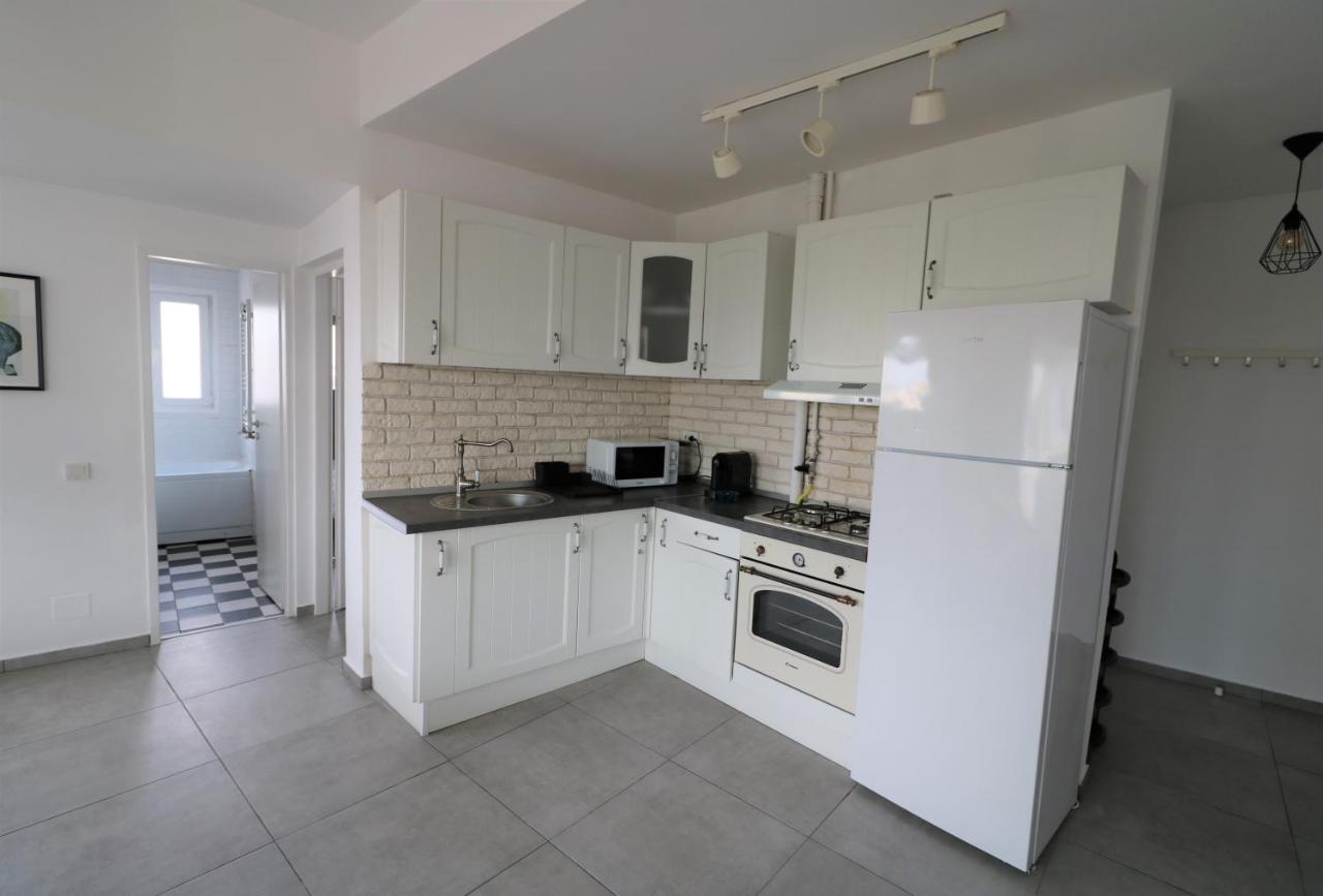 Serenity Heights Apartment: A Panoramic Haven Near Old Town - Free Minibar บูคาเรสต์ ภายนอก รูปภาพ