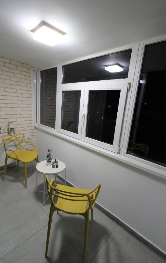 Serenity Heights Apartment: A Panoramic Haven Near Old Town - Free Minibar บูคาเรสต์ ภายนอก รูปภาพ